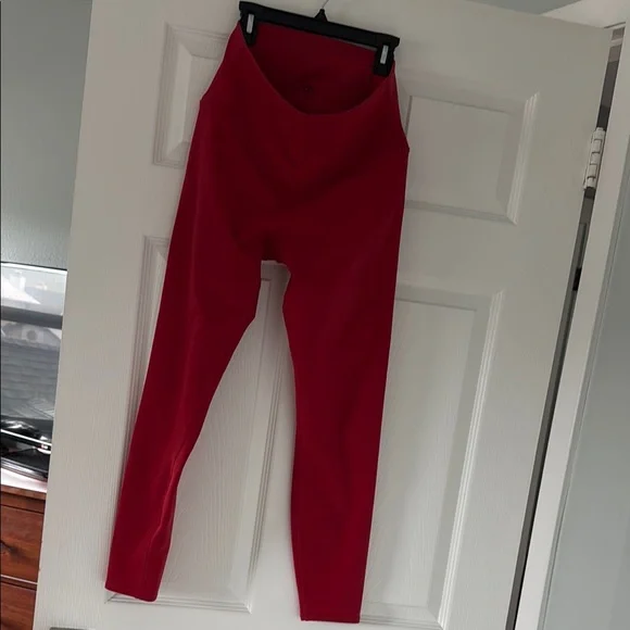 [ALO Yoga] Red Airbrush Leggings - Picture 2 of 10